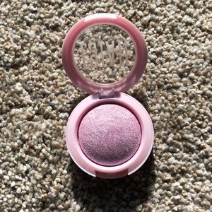 ESTATE-highlighter in shade “dew me after glow”